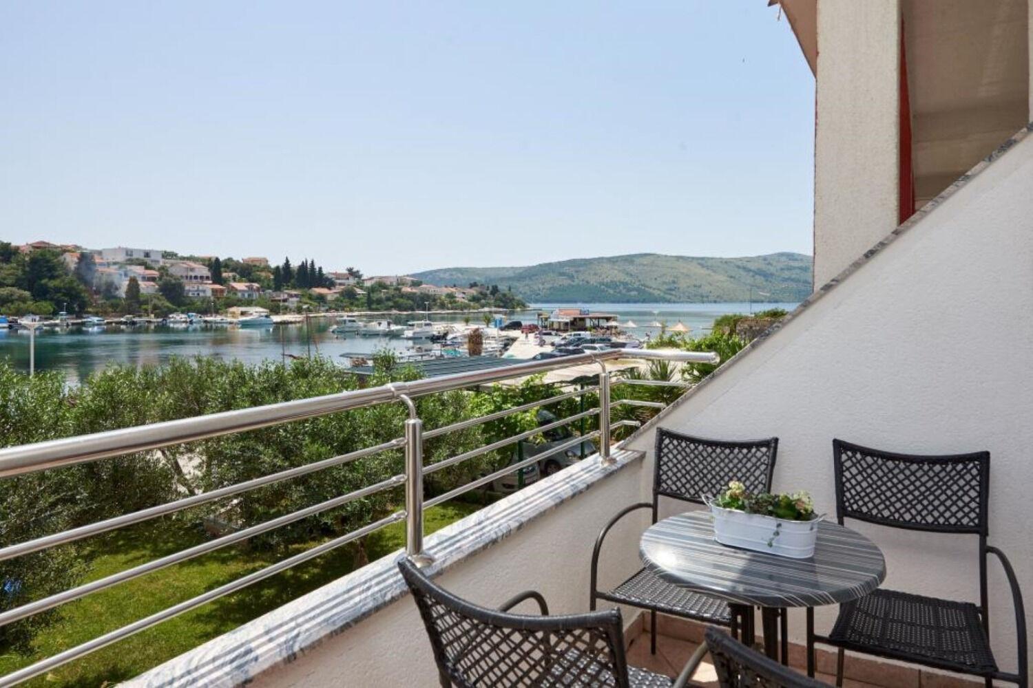 Apartments Mare - 30 M From Pebble Beach Seget Vranjica Exterior foto